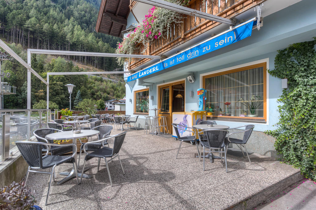 Готель Cafe Landerl Матрай-ін-Осттіроль Екстер'єр фото